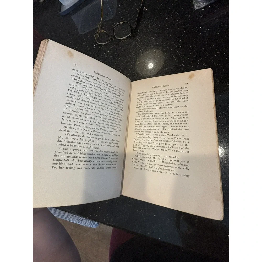 1899 Pudd'nhead Wilson And Those‎ Extraordinary Twins by Mark Twain (Hardback)